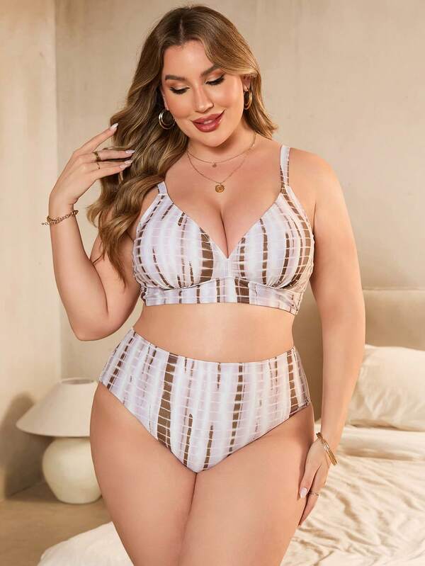 Conjunto Triângulo Cintura Alta Com Saída Listrado Plus Size