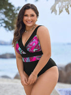 Maiô Decote V Modelador Estampado Tropical Resort Plus Size