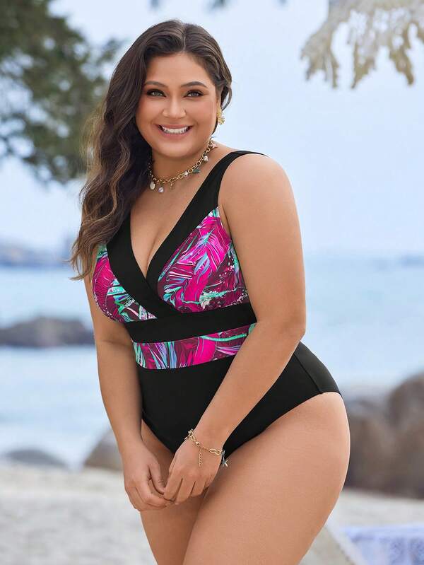 Maiô Decote V Modelador Estampado Tropical Resort Plus Size