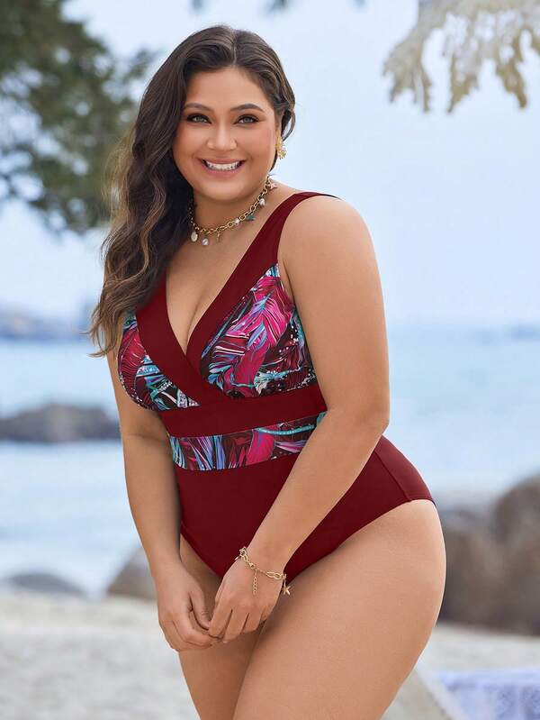 Maiô Decote V Modelador Estampado Tropical Resort Plus Size