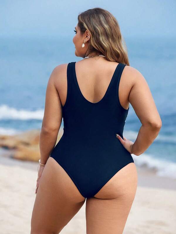 Maiô Regata Modelador Estampado Assimétrico Plus Size
