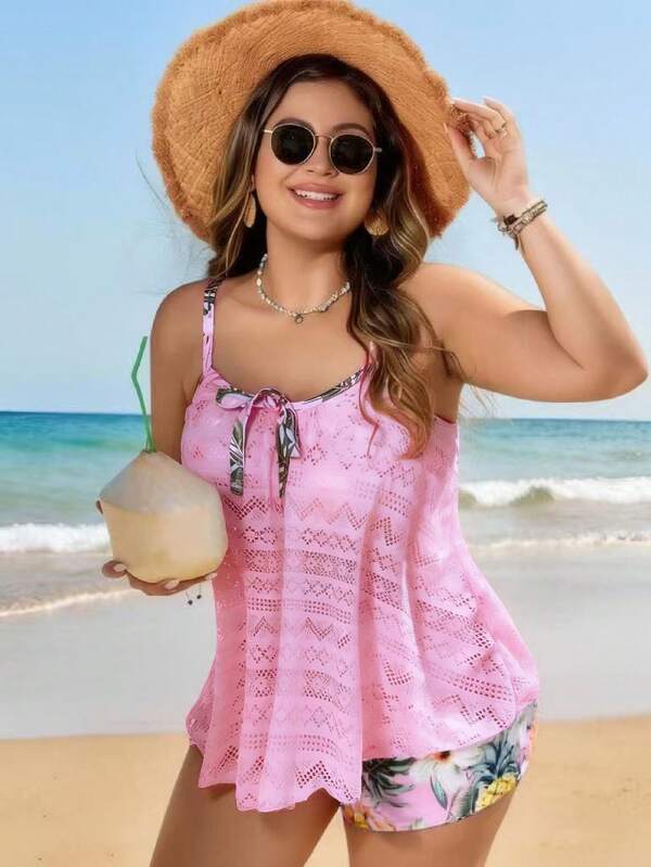 Conjunto Renda Vazada Estampado Tropical Com Shorts Plus Size
