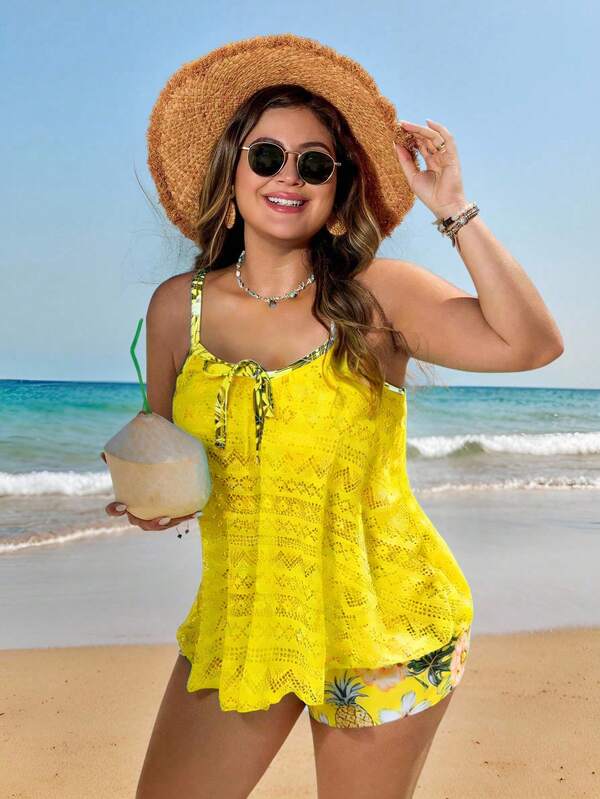 Conjunto Renda Vazada Estampado Tropical Com Shorts Plus Size