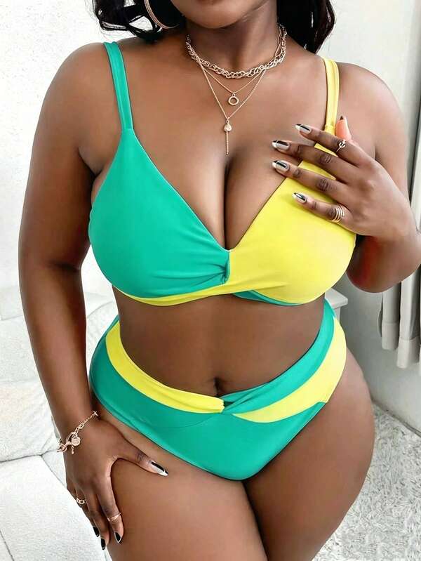 Biquíni Cintura Alta Com Recortes Transpassados Plus Size